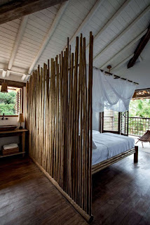 sekat ruangan minimalis sederhana terbuat dari bambu