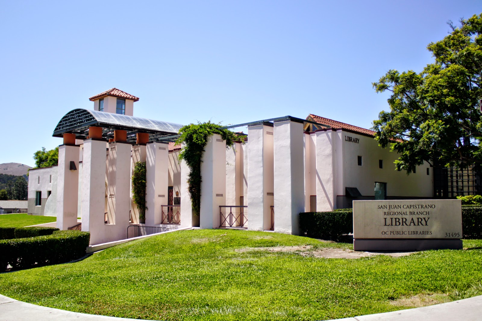 Biblioteca San Juan Capistrano en California. Michael Graves