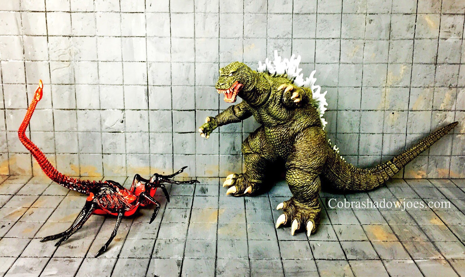 CobraShadowJoes NECA TOYS Kenner Aliens Queen Facehugger