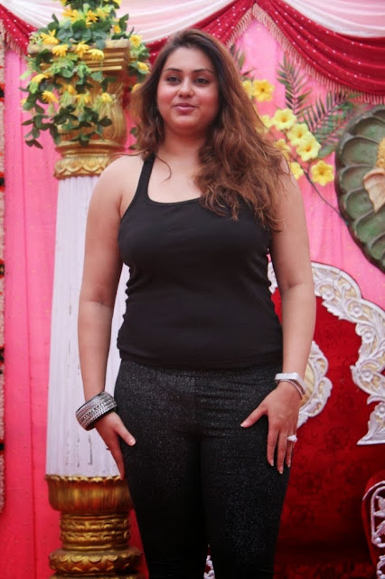 [Image: namitha-9.jpg]