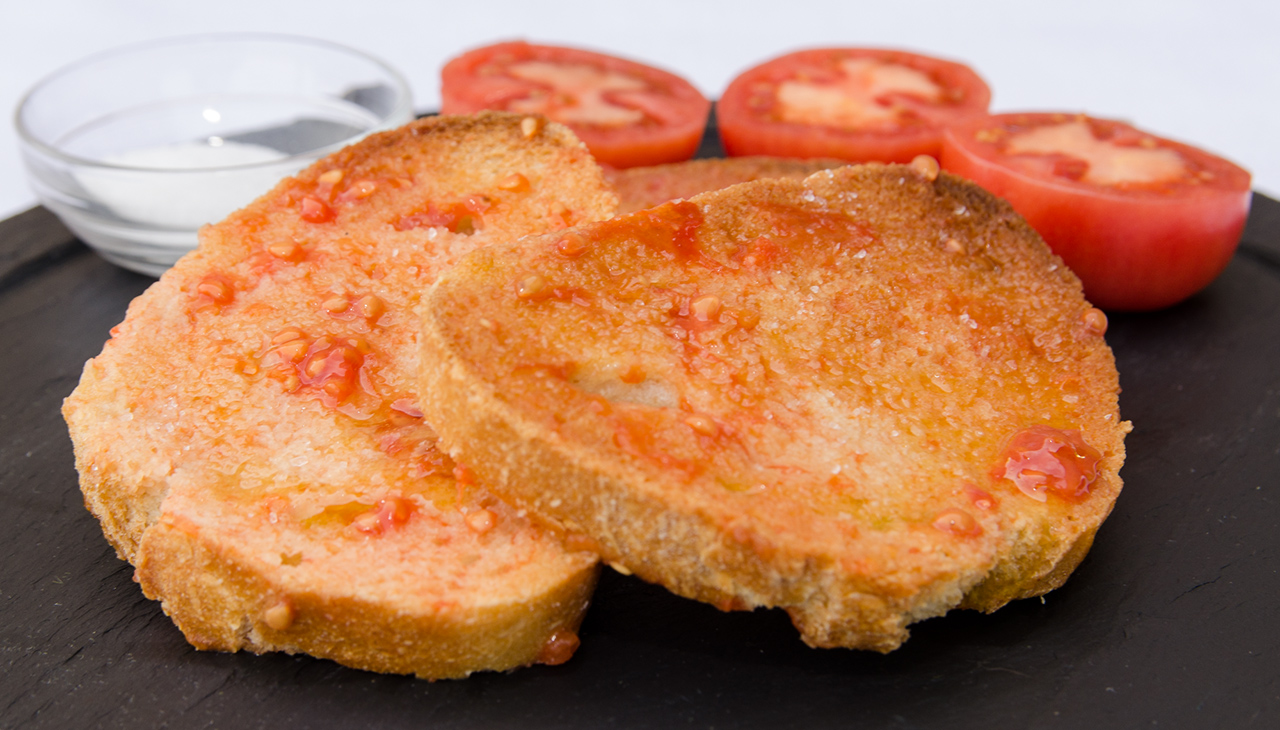 Resultado de imagen de pan con tomate