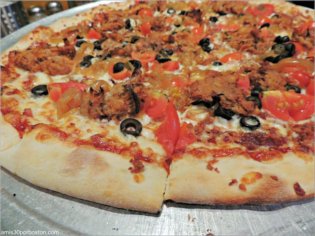Ruta Gastronómica por Salem: Pizzas en Flying Saucer Pizza