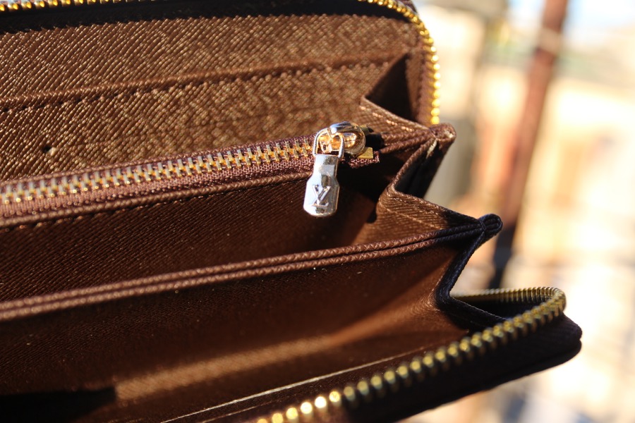 Louis Vuitton Damier Zippy Wallet Real Vs Fake