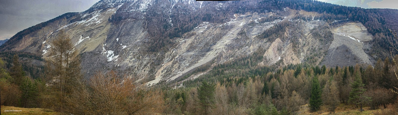 Vaiont dam landslide disaster Italy 1963 flood geology travel trip tour copyright rocdoctravel.com