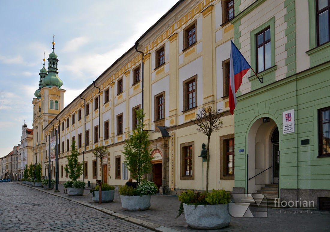 Hradec Králové - Nove Adalbertinum i Kościół Wniebowzięcia Najśw. Marii Panny