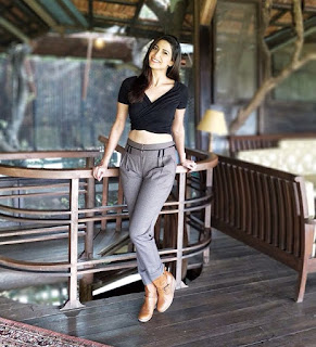 Bollywood Bold Actress Aahana Kumra Share Hot Photos On Instagram