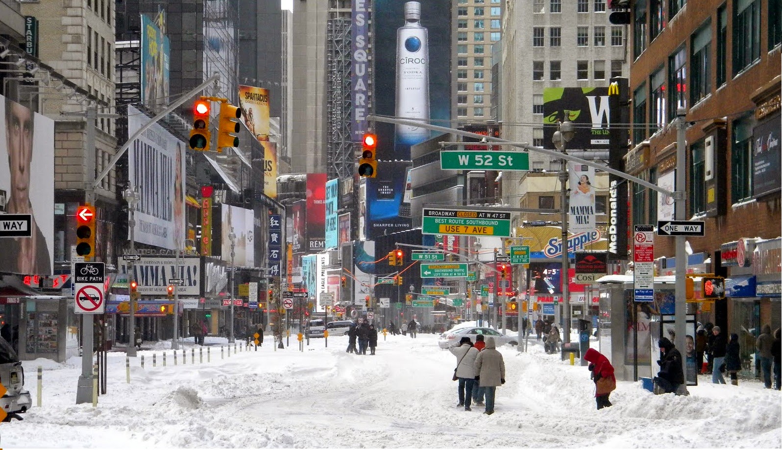 Америка зимнее время. Зимний Нью-Йорк. Нью-Йорк Таймс сквер. Зимний Нью-Йорк 5 Авеню. Снежный Нью Йорк.