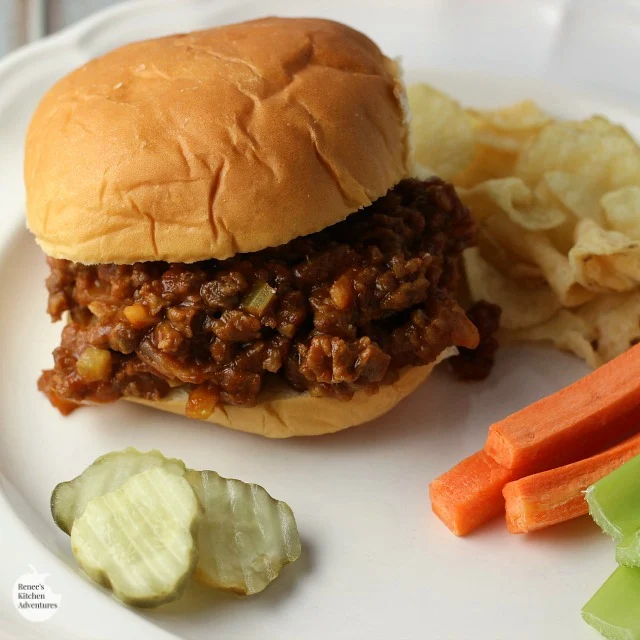 Easy Meatless Sloppy Joes | by Renee's Kitchen Adventures - quick easy meatless dinner or lunch recipe for a from-scratch vegan/vegetarian Sloppy Joes #ad