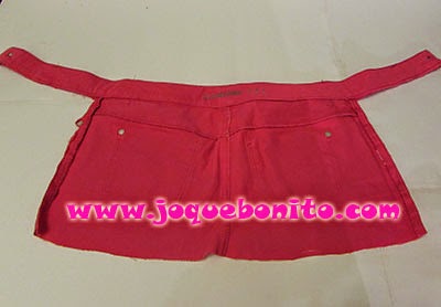 Delantal reciclando unos vaqueros