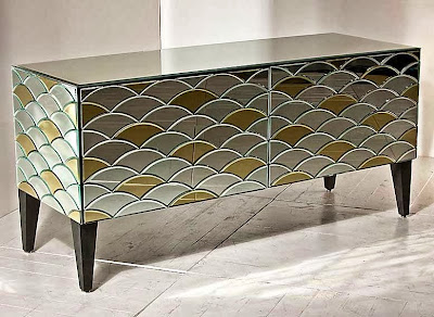 Muebles de espejo y llenos de reflejos