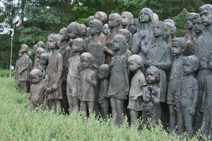 Haunting Sculpture Honors 82 Kids That Were Handed Over To The Nazis And Murdered Haunting Sculpture Honors 82 Kids That Were Handed Over To The Nazis And Murdered