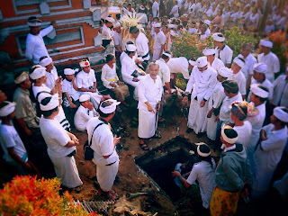 Ringdikit Villagers Hear The Procedures Of The Mendem Pedagingan Of Ngeteg Lingggih Ceremony
