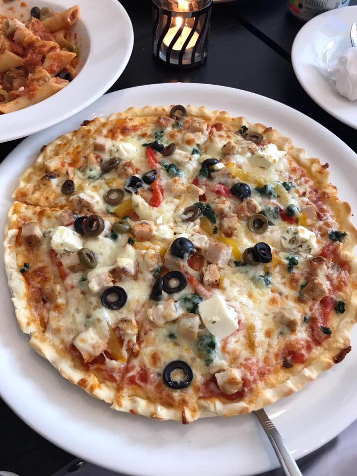 16+ Piccolo Pizza Background