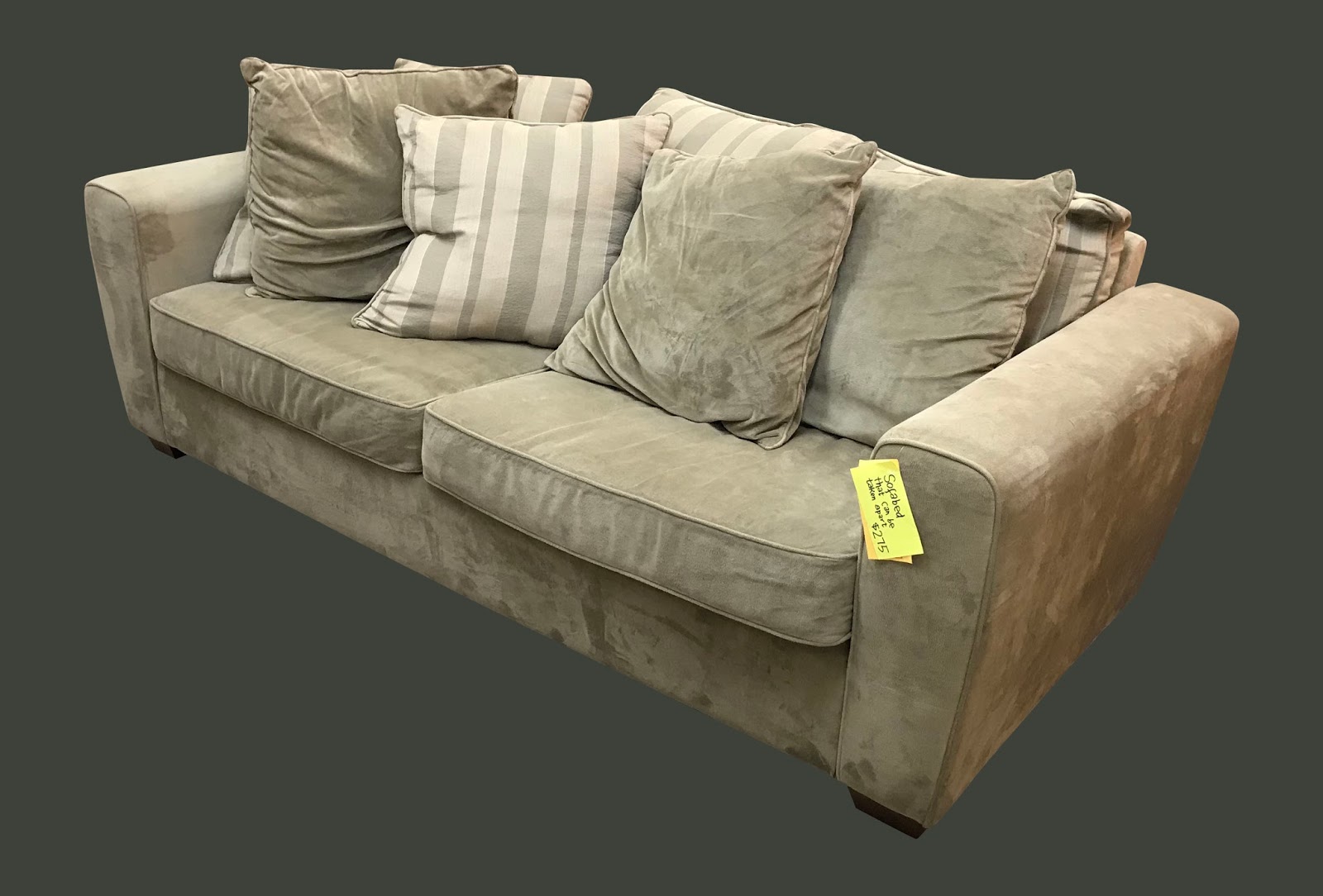Uhuru Furniture & Collectibles Sofa Bed with throw pillows that can be