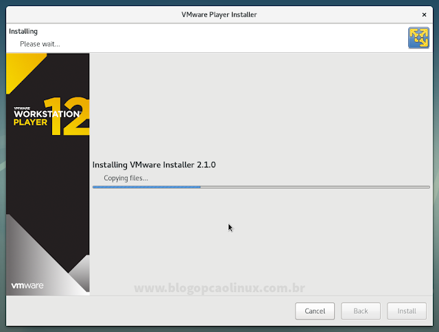 Aguarde enquanto o VMware Workstation Player instalado é instalado no sistema...