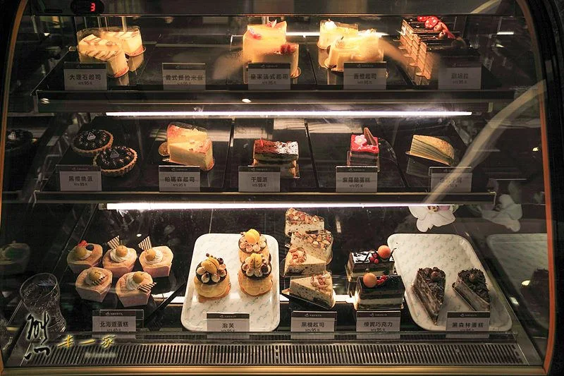 大板根一泊二食來個大板根一日遊泡溫泉玩水游泳池或是大板根森林步道走走呼吸芬多精也好還能呼朋引伴大板根烤肉或是在大板根餐廳吃buffet都是很棒的享受