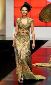 trend busana wanita : Kebaya Modern Lengan Pendek 2014