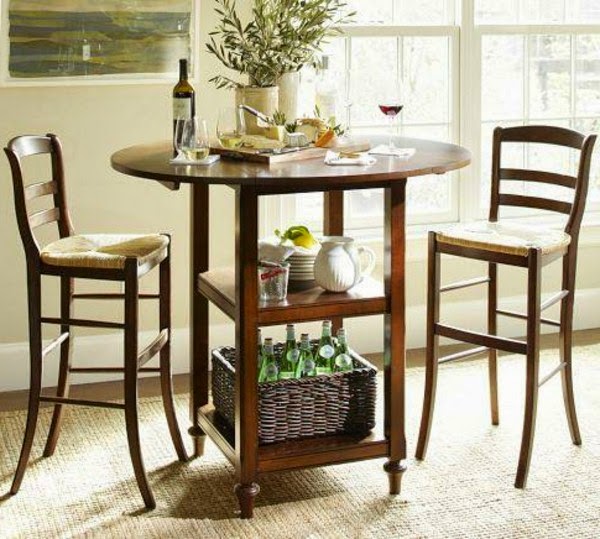 Table made of wood – set design and classic!