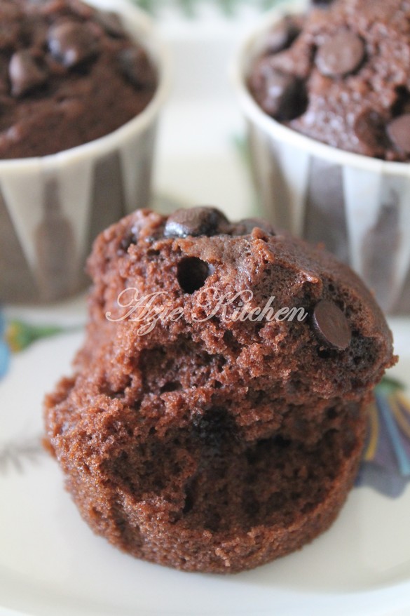 Super Easy Rich Chocolate Chips Muffin Azie Kitchen
