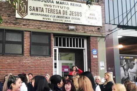 Morón. Vecinos se Organizan y Movilizan por la Decadencia de Edificios Educativos y la Inseguridad que azota a los Corredores Escolares.