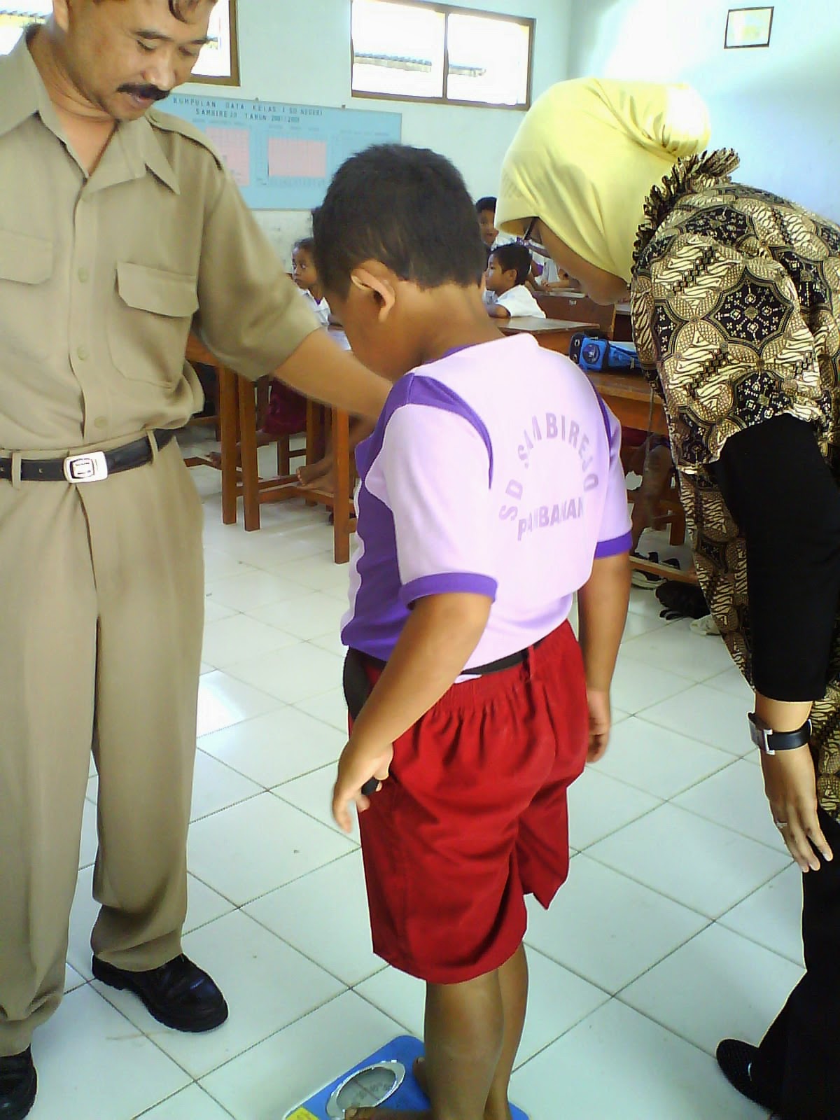 Menimbang Berat Badan dan Mengukur Tinggi Badan Setiap 6 Bulan