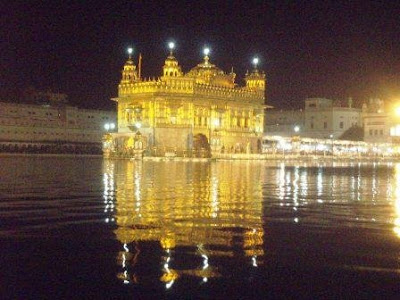 Wallpapers: Golden Temple At Night Free Wallpaper