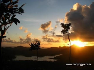 Wisata Gardu Pandang Kalibiru Kulon Progo Jogja, cah yogya, sunset