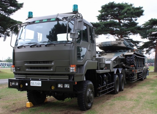 Mobil Fuso Modifikasi-army
