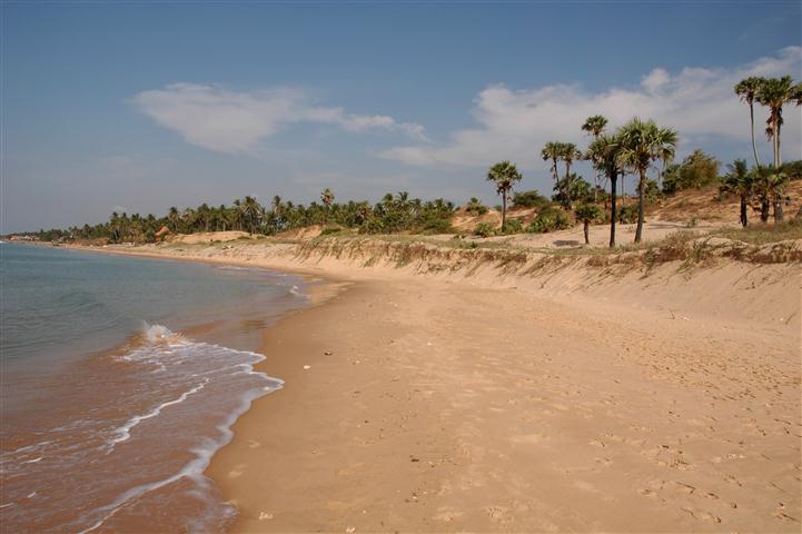 Indahnya Pantai Slopeng di Sumenep Madura - Rossana