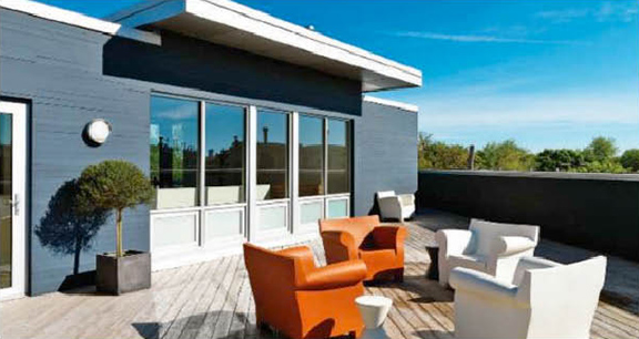 Plan Triangular de Casa en Forma de Atrio de Tres Pisos.