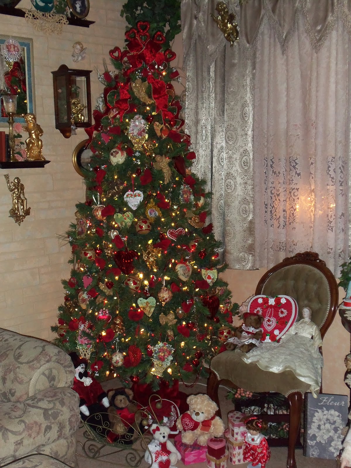 A DEBBIE-DABBLE CHRISTMAS: 5 Valentine Trees and 2 Winter Trees!!