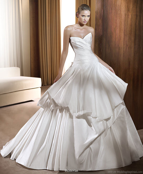 Here are some examples of wedding dress design 2011 is currently on the rise 