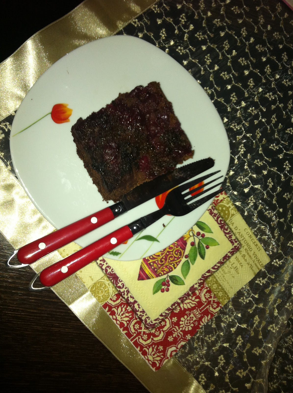 Çikolata Parçacıklı Vişneli Kakaolu Kek Zehra Abdulhadi