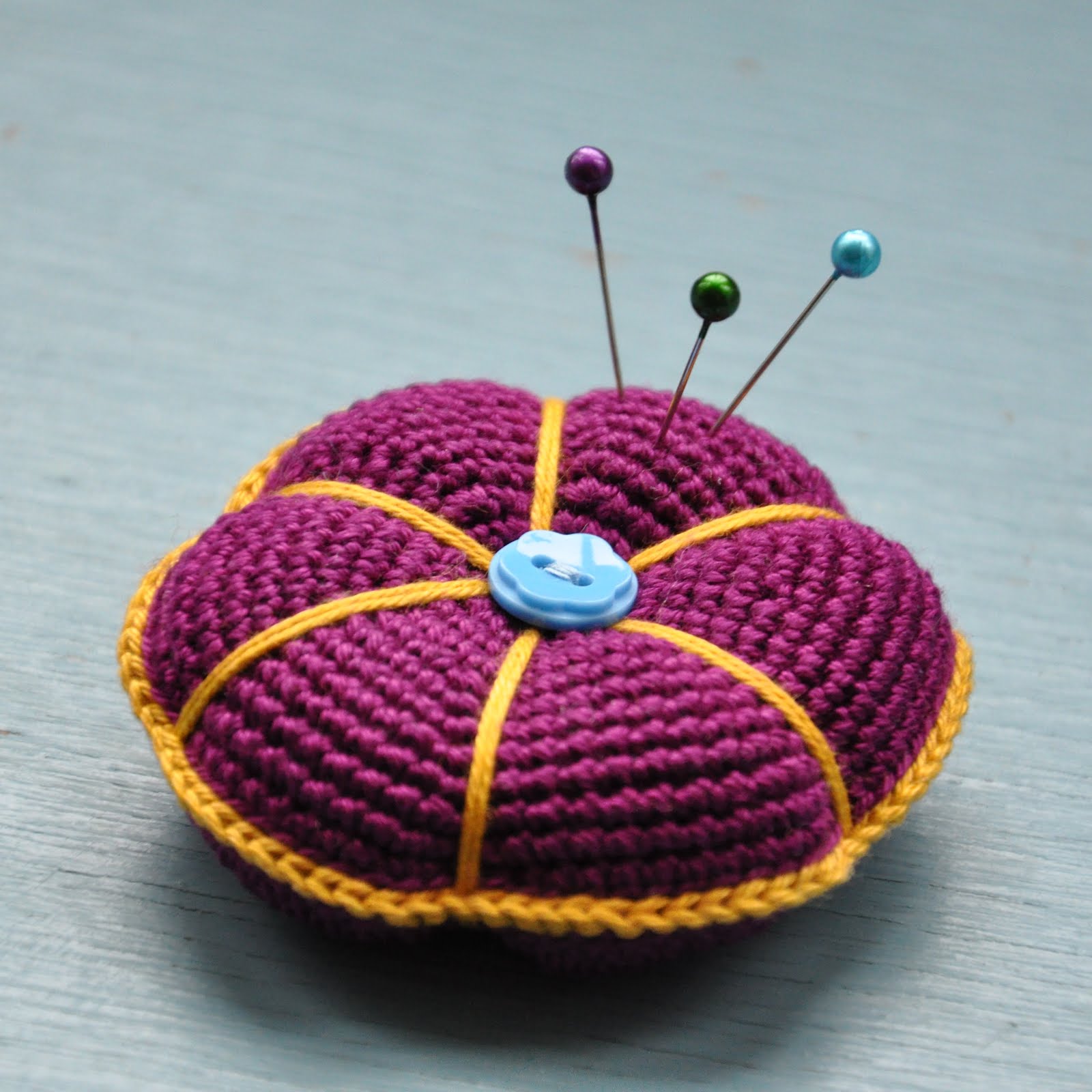 makey-vicky-crocheted-pin-cushion