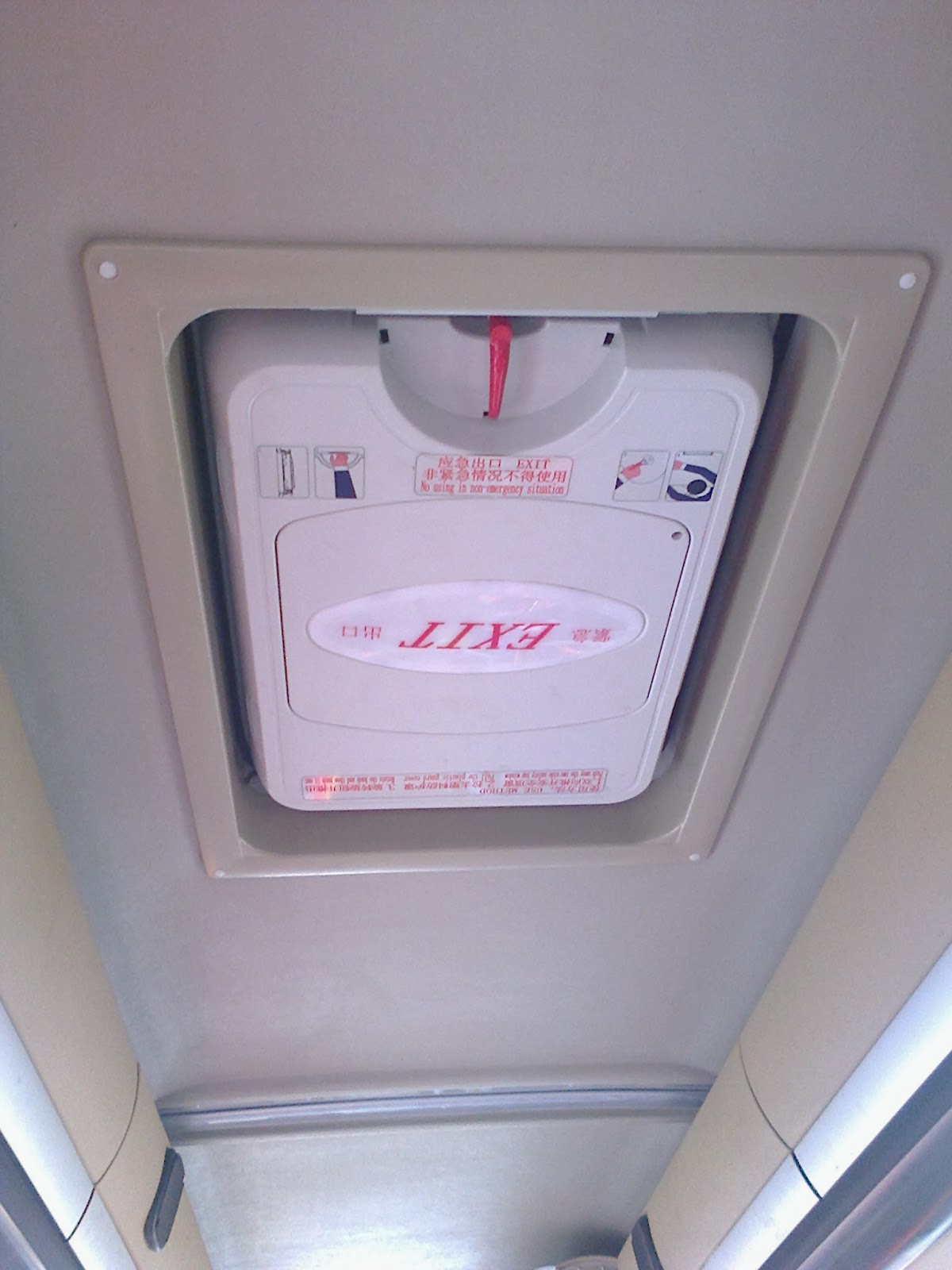 Halaman Blogger newbie ^^ Pentingnya Emergency Exit pada bus