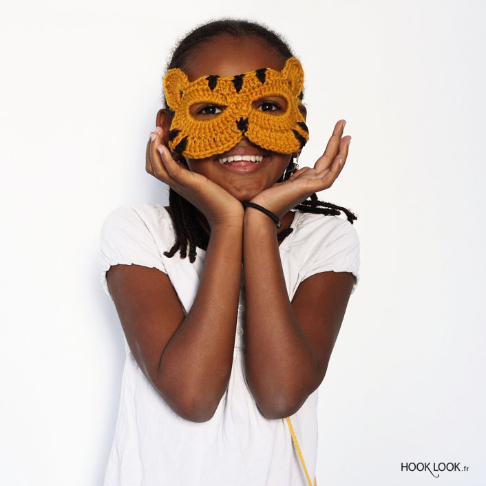 Protection Anti-mouches à Franges Cheval Et Poney QHP, Avec Oreilles Et Sous Gorge Noir