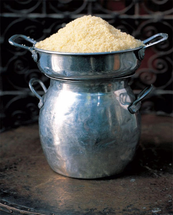 the art of making the Moroccan couscous