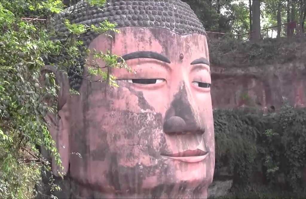The Leshan Giant Buddha / Il Buddha gigante di Leshan | Tutt'Art