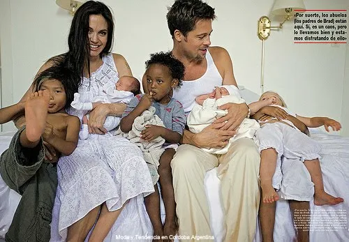 Angelina y Brad con su familia