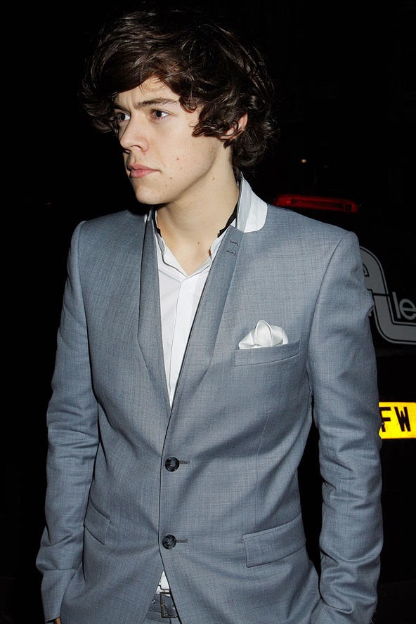 Men`s USA Collarless suits have great impact in new fashion of clothing