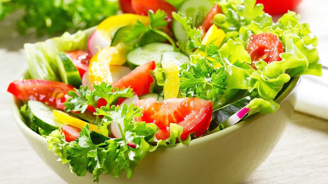 Bí quyết giảm cân hiệu quả trong 2 tuần. Ca-chua-salad