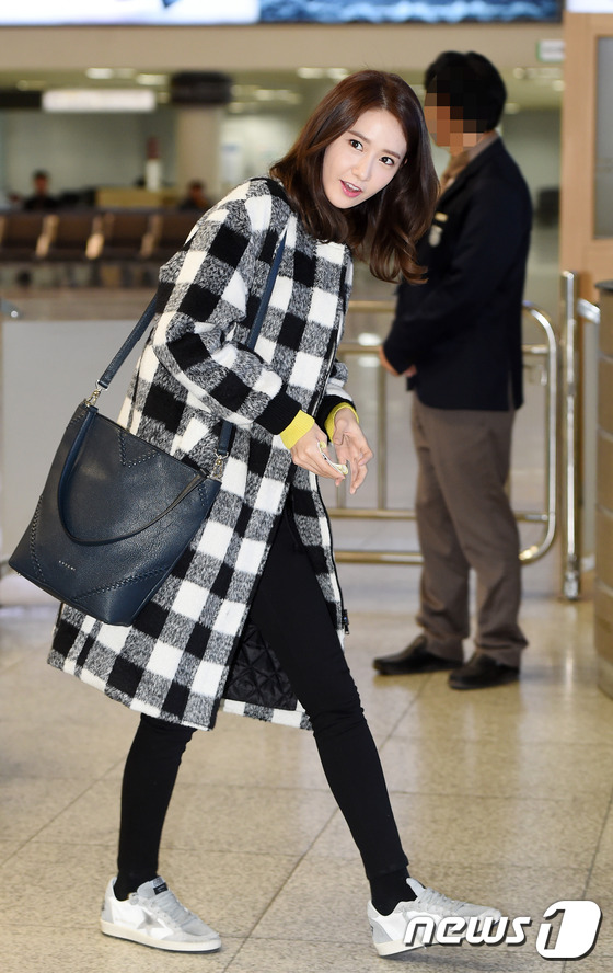 SNSD YoonA goes to Jeju, see her lovely pictures from the Airport ...
