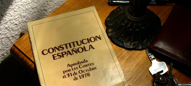Constitucion y Derecho Constitucional