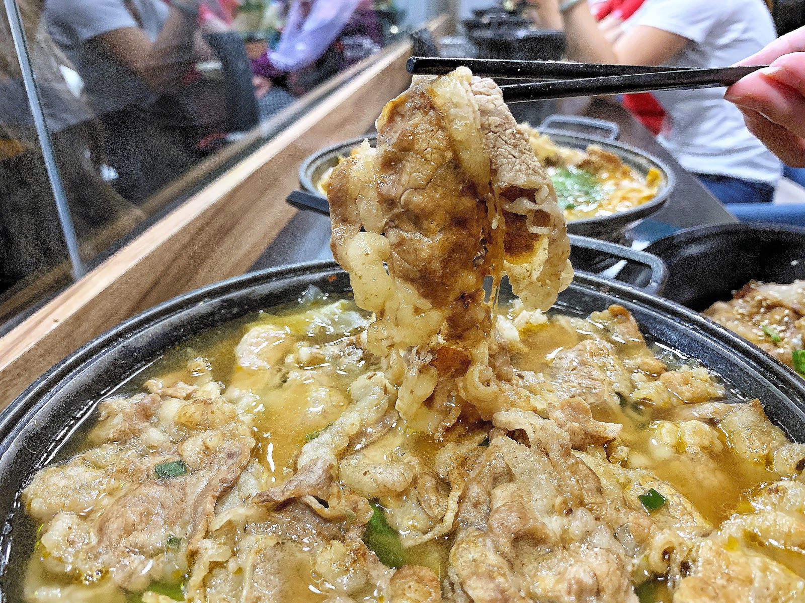 台南北區美食小石鍋的滿滿肉片
