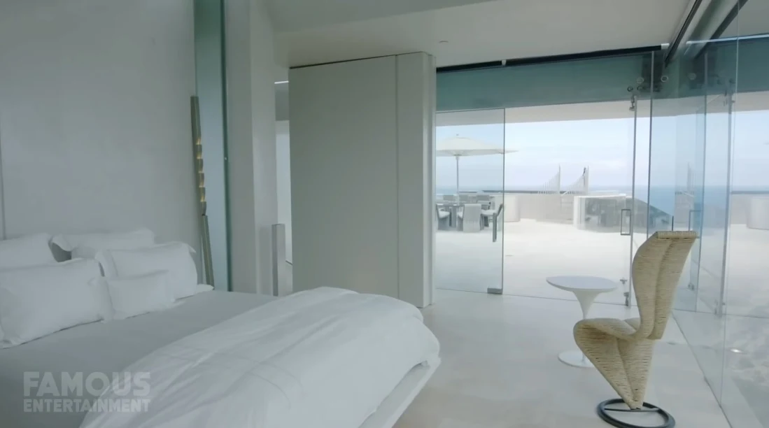 59 Interior Design Photos vs. Alicia Keys & Swizz Beats $20.8 Million Razor Luxury Mansion Tour