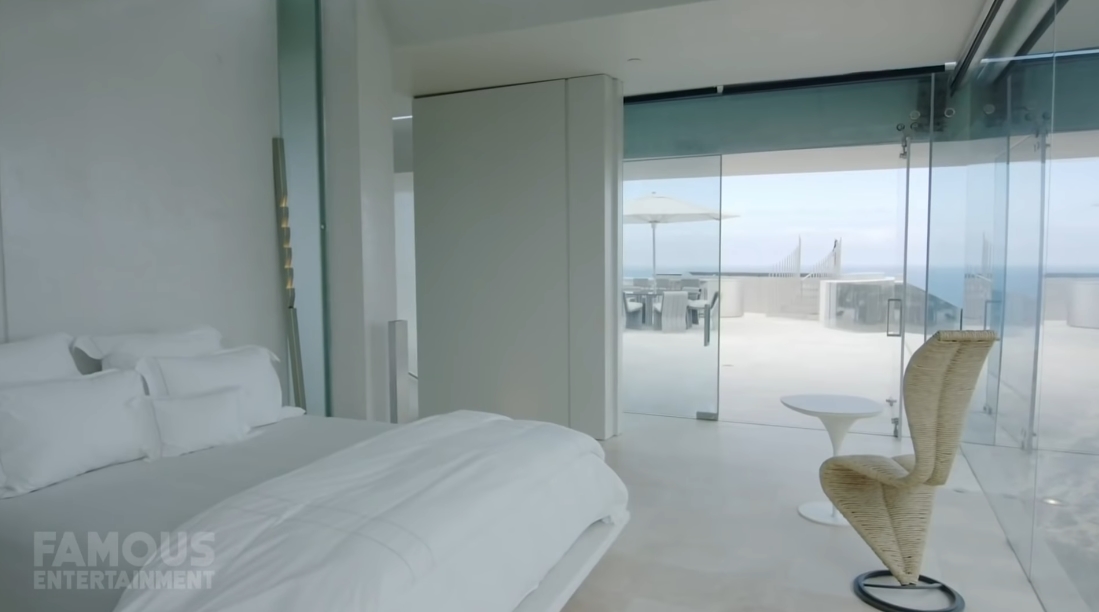 59 Interior Design Photos vs. Alicia Keys & Swizz Beats $20.8 Million Razor Luxury Mansion Tour