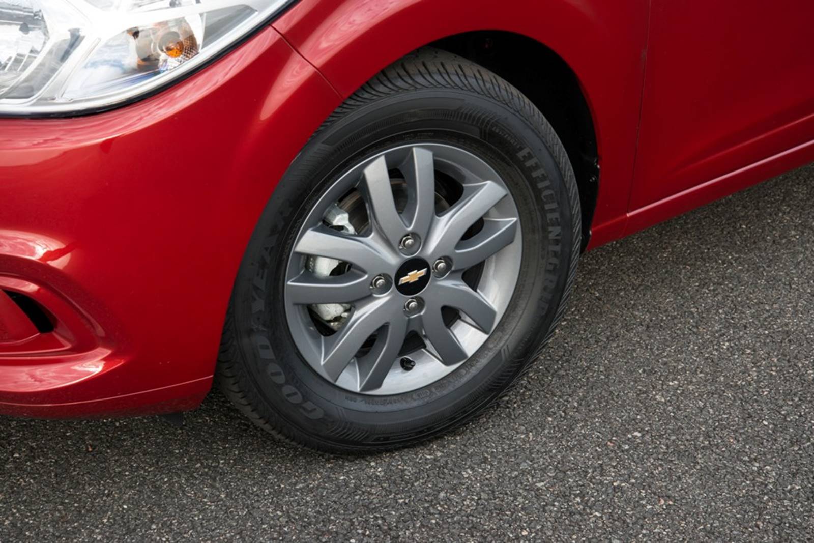 Chevrolet Onix 2017 Joy fotos, preços, consumo e detalhes