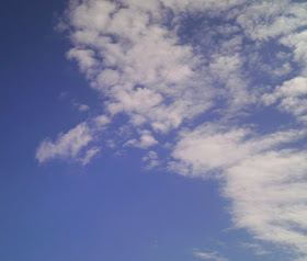 Perspektiven eines Küstenjungen (+ Verlosung): Blick in den Himmel. Ist da ein Wolken-Vogel?