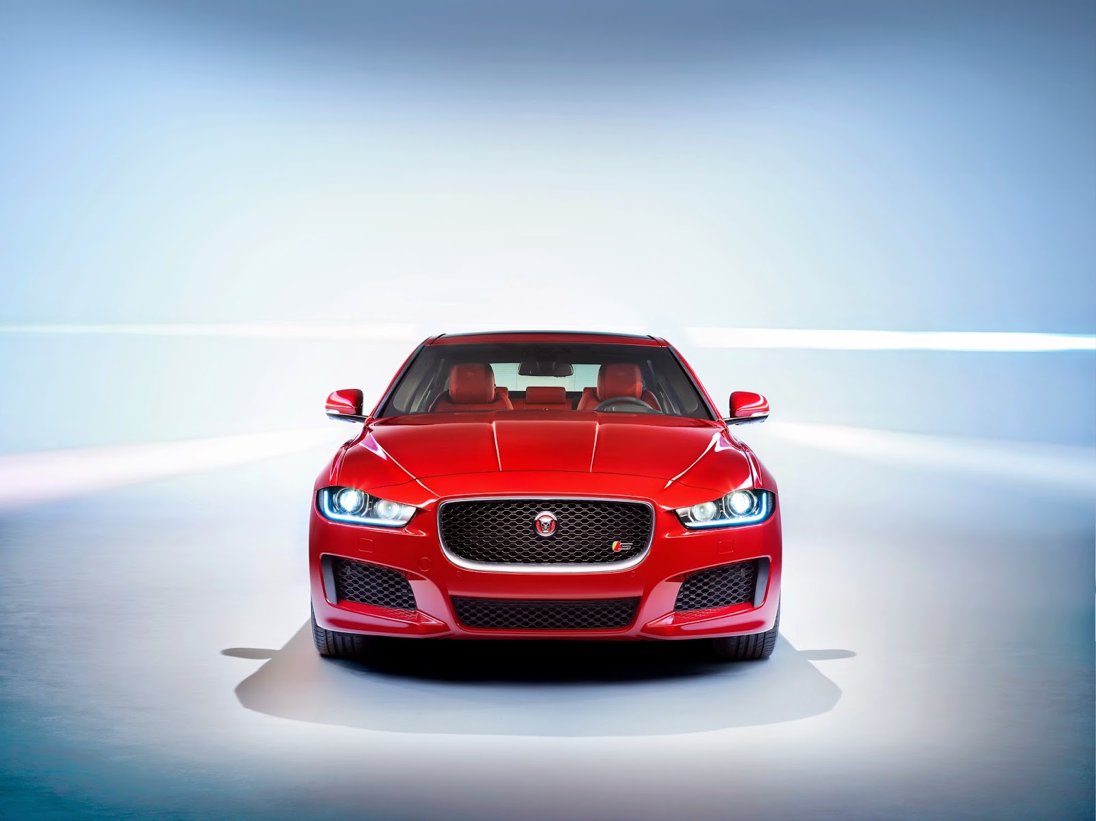 X760 КЛАССНЫЕ ФОТО АВТО! (и не только): Jaguar XE (X760) (2015). Новые фото!