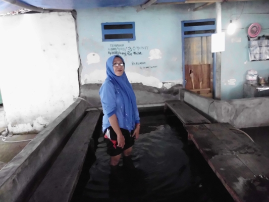 Terapi ikan - Fish Treat di leang kassi Terapi ikan - Fish Treat di leang kassi